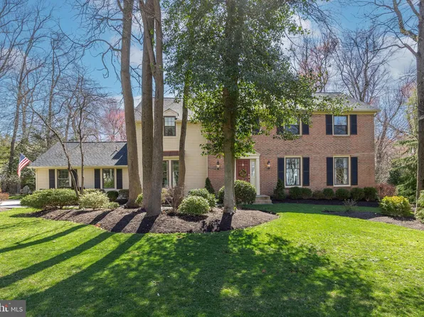 4 Oak Hollow Dr, Voorhees, NJ 08043