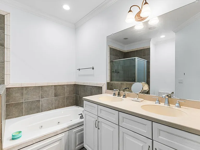901 Renaissance Ct — Photo 20