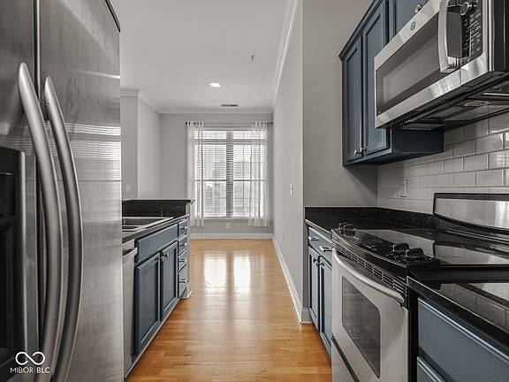 3rd image of 450 E Ohio St APT 316