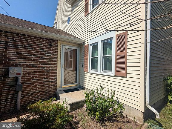 4th image of 202 Adams Dr