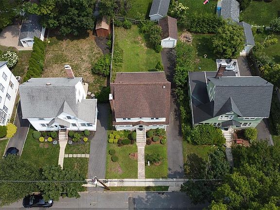4th image of 352 Demarest Ave