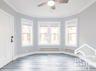 3824 N Greenview Ave #2W, Chicago, IL 60613