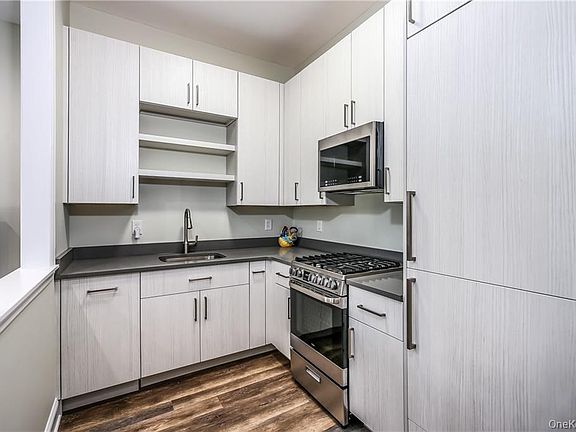 3rd image of 20 Whippoorwill Road E