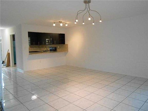 4th image of 8395 SW 137th Ave #8395