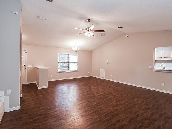 4th image of 512 Jeffrey Dr
