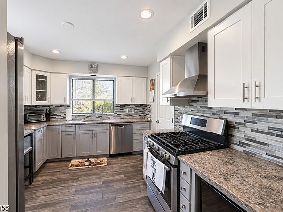4th image of 1 Sparrow Cir