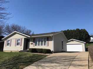 2195 Graham Cir, Dubuque, IA 52002