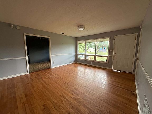 2nd image of 160 Meadowview Dr