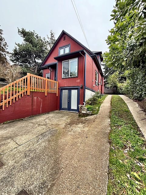 1st image of 644 Pleasant Ave #2