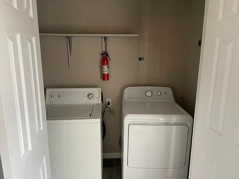 100 Cypress Cir #100 — Photo 5
