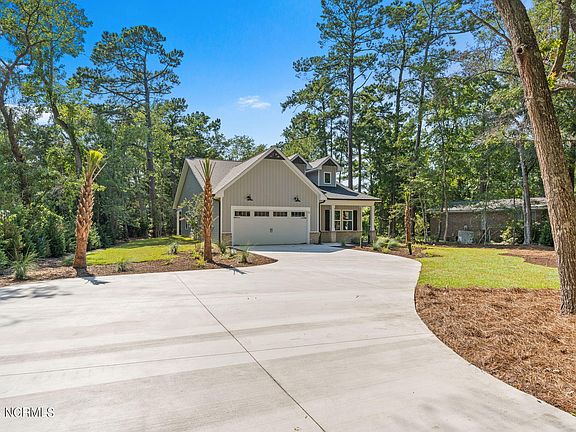 4th image of 6 Lakeview Court