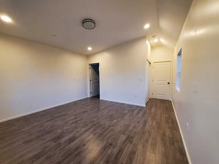 2526 Delaware St — Photo 12