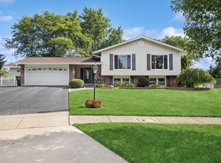3950 Suffolk Ln, Hoffman Estates, IL 60192