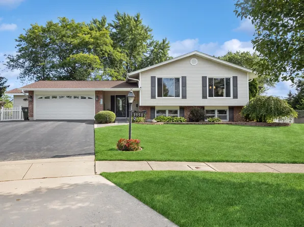 3950 Suffolk Ln, Hoffman Estates, IL 60192