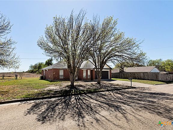 3rd image of 809 Steven St