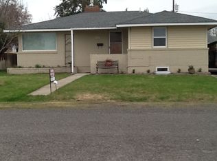 902 Powell St, Grandview, WA 98930