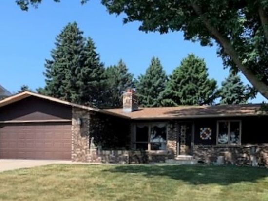 1305 Maple St Yankton Sd 57078 Zillow
