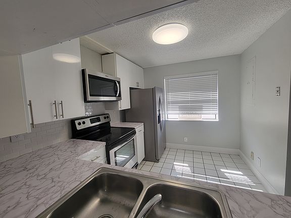 4th image of 17038 NW 66th Ct #17038