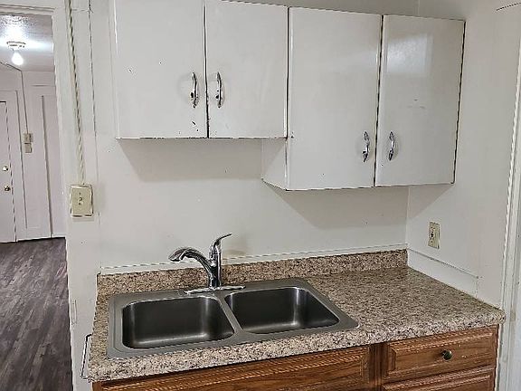 5th image of 614 Water St #1/2