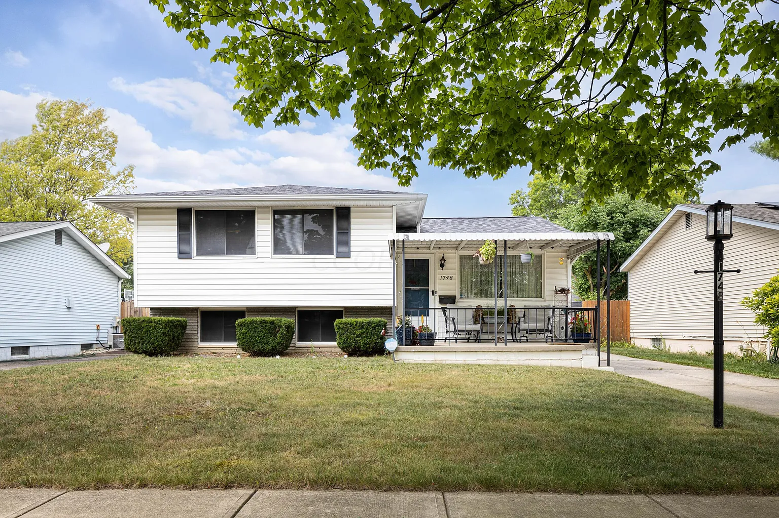 1748 Brookfield Sq S photo 1