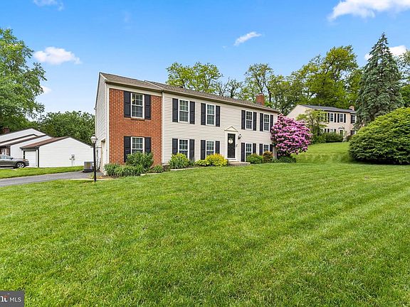 3rd image of 3339 Pin Oak Cir