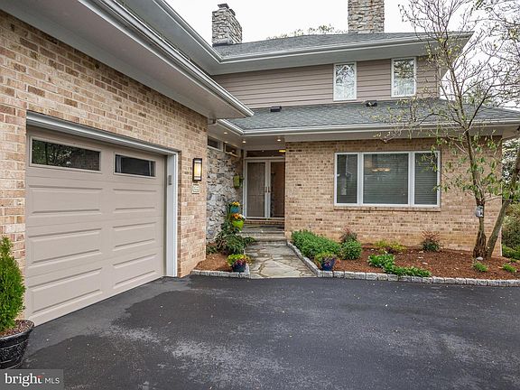 2nd image of 1002 Stonington Dr
