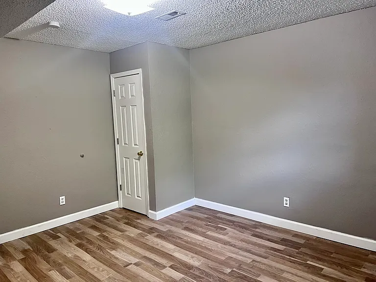 1807 Andrea Dr — Photo 17