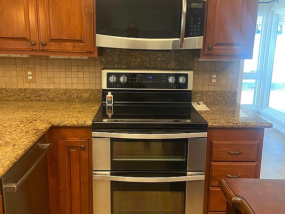 Newer cabinets, stainless steel appliances