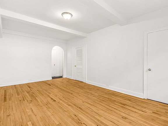 3rd image of 307 E 44th St APT 1111