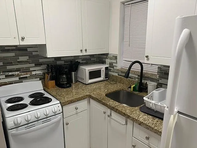 251 172nd St #121 — Photo 3