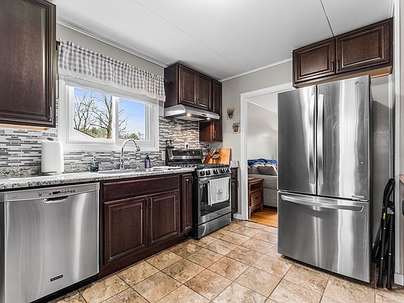 2nd image of 64 Rochford Cir
