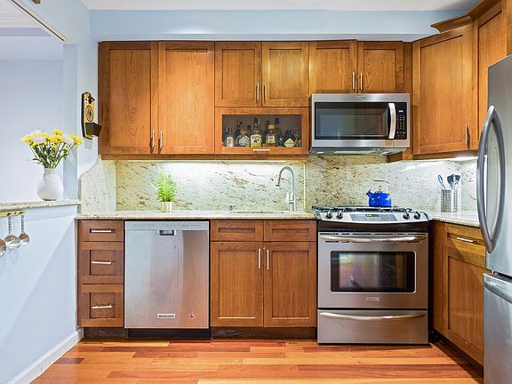 5th image of 916 8th Ave APT 1