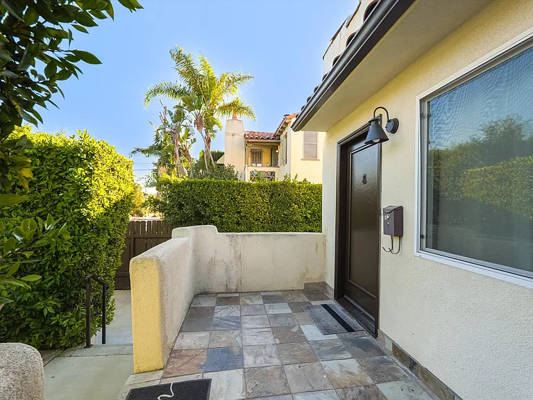 809 N La Jolla Ave — Photo 1
