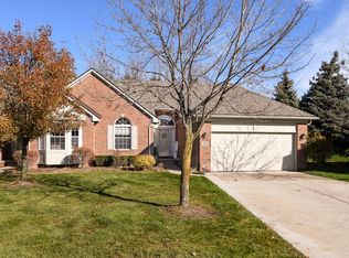 369 Woodhaven Dr, Commerce Twp, MI 48390