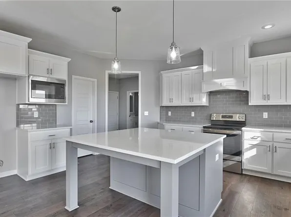 17193 W 164th St, Olathe, KS 66062