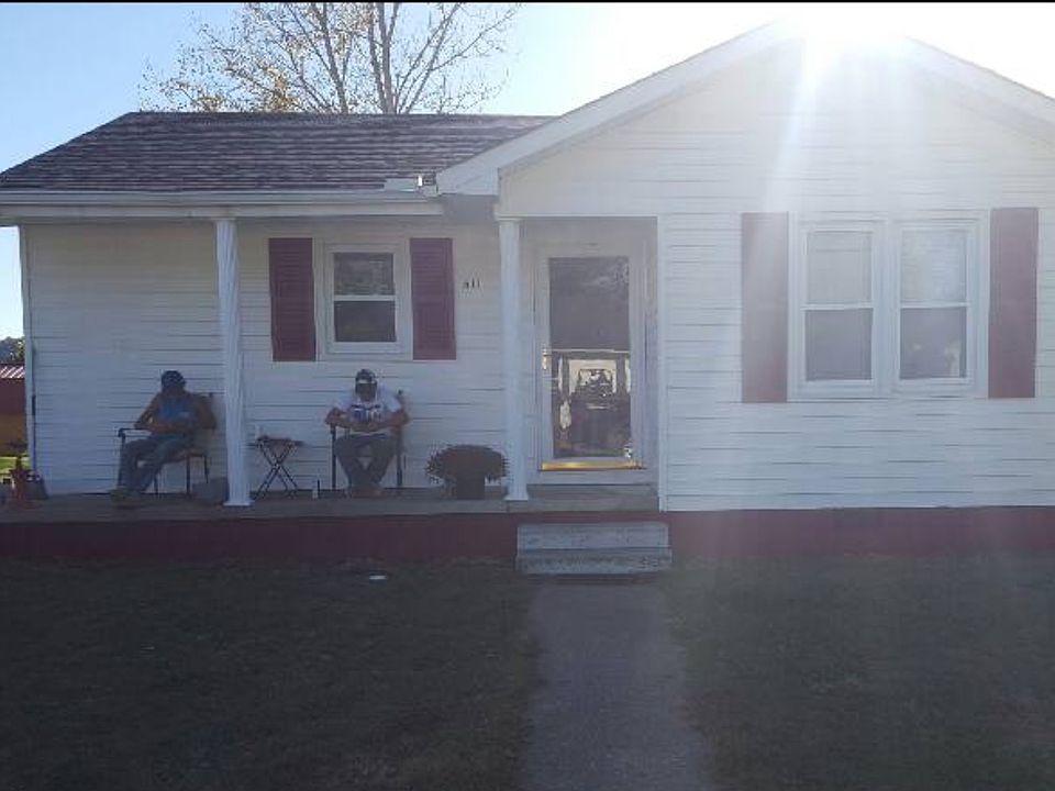1st image of 611 Woodland St