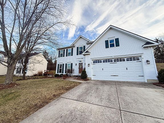 2nd image of 807 Cherry Hill Ln
