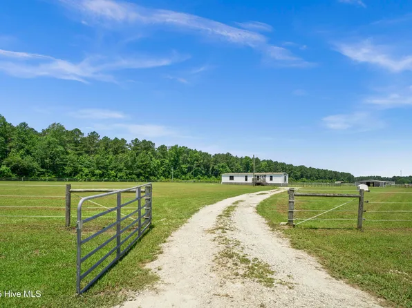 4948 New Savannah Rd, Burgaw, NC 28425