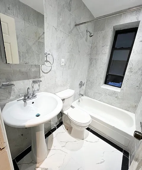 239 E 5th St #1A — Photo 7
