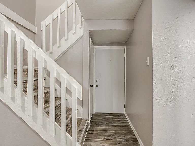 Vista Buena Apartments — Photo 17