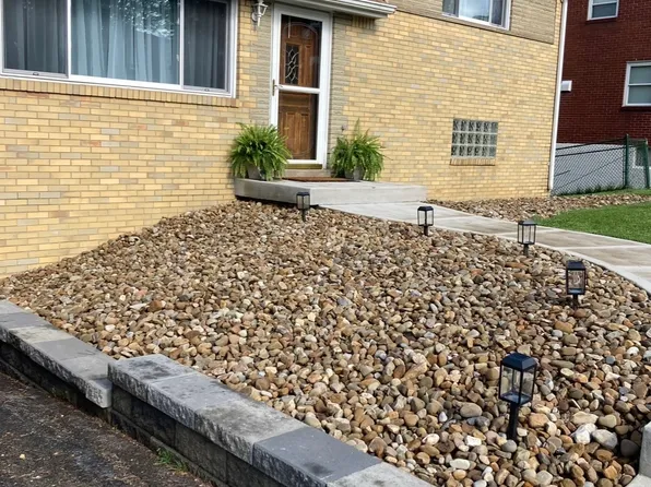 511 Regency Dr, Pittsburgh, PA 15239