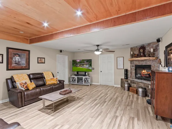 269 Sue Nora Dr, Union Grove, AL 35175