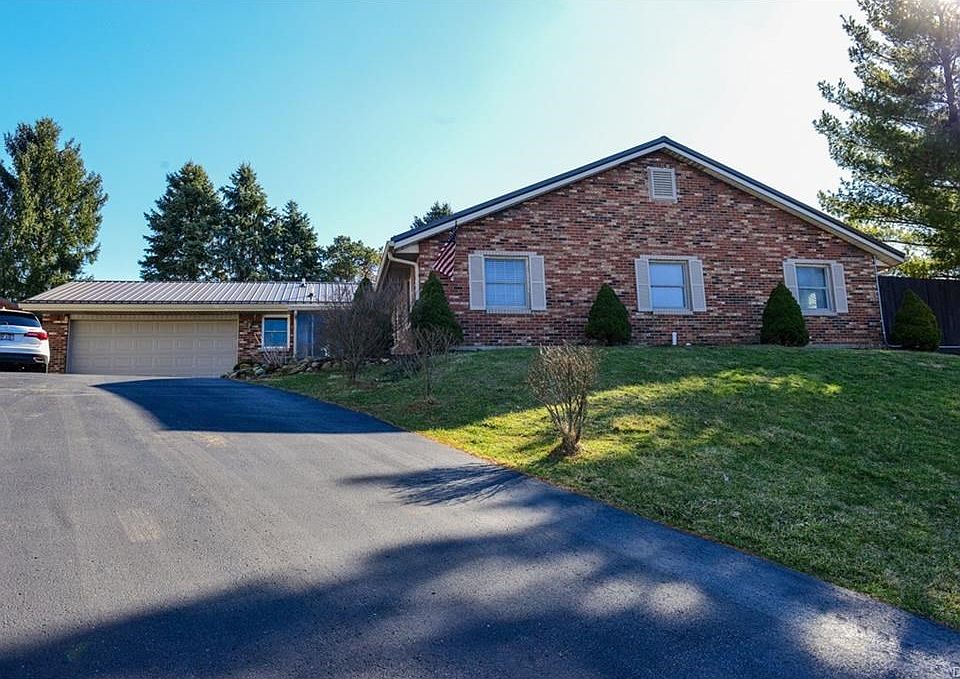 1st image of 576 Saxony Dr