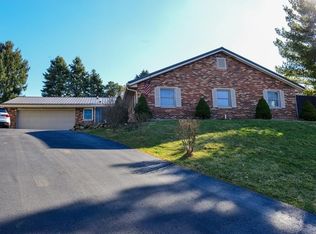 576 Saxony Dr, Xenia, OH 45385