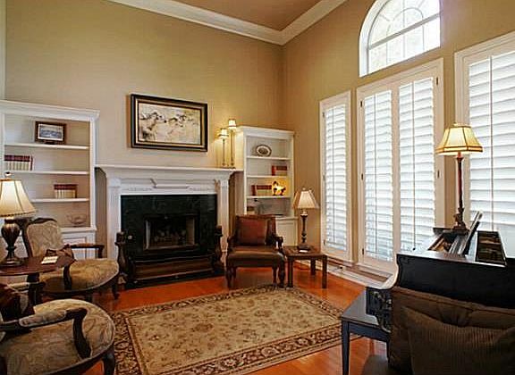 3rd image of 6455 Pecan Hollow Ln