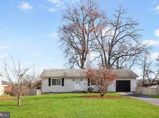 31 E Locust Ln, New Oxford, PA 17350