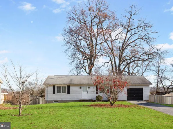 31 E Locust Ln, New Oxford, PA 17350