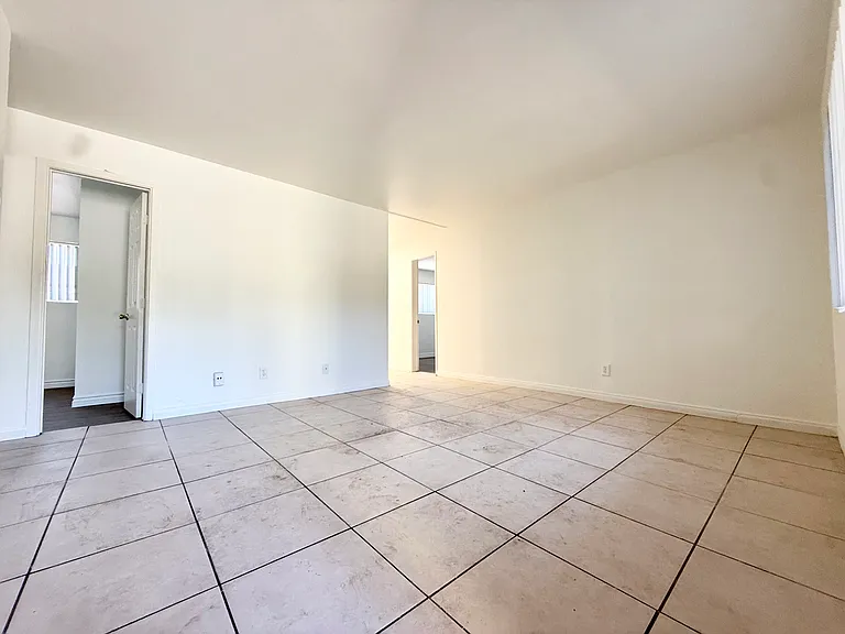 430 S Willie James Jones Ave — Photo 5