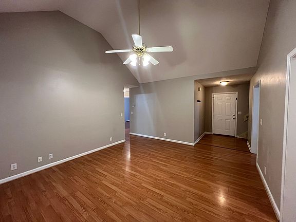 3rd image of 301 Acorn Ct