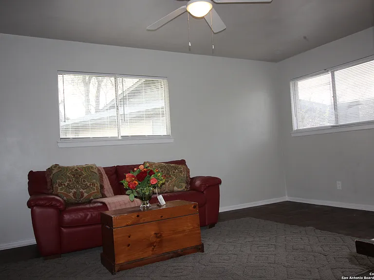 536 Southtrail Dr — Photo 2